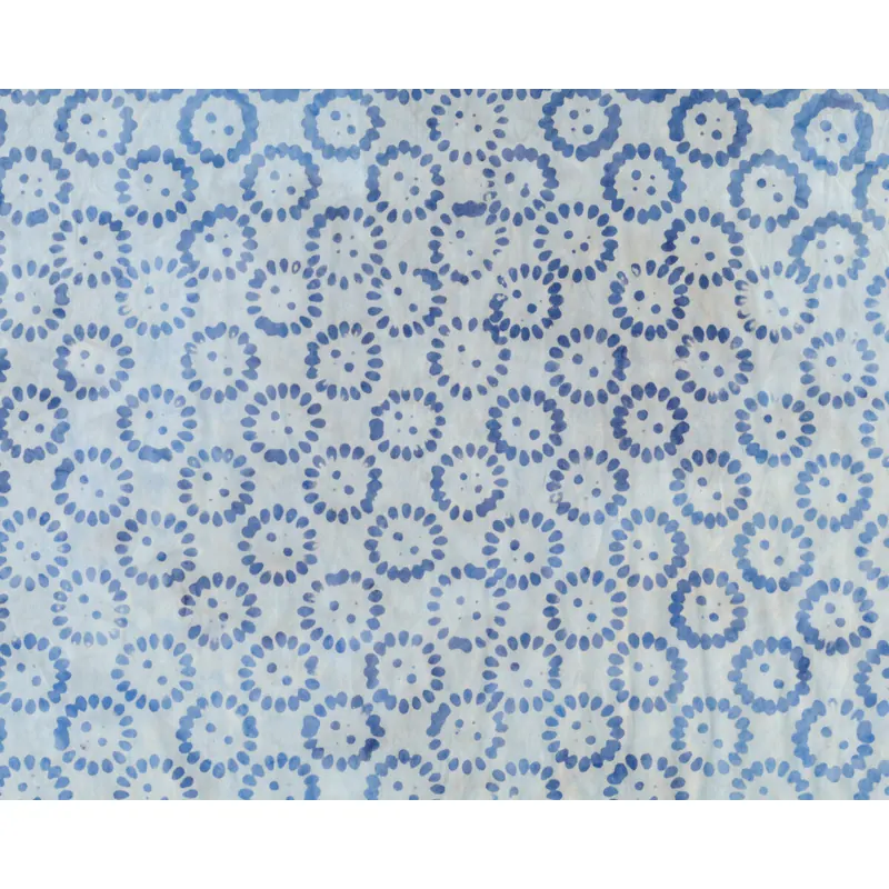Batik-Patchworkstoff LATITUDE BATIKS, Blüten-Stempel, hellblau-taubenblau, Moda Fabrics