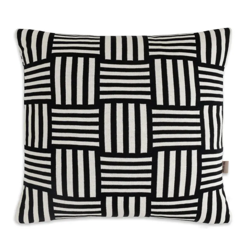 Knit Factory Dash Kissen Ecru Schwarz 50x50 cm Kariert