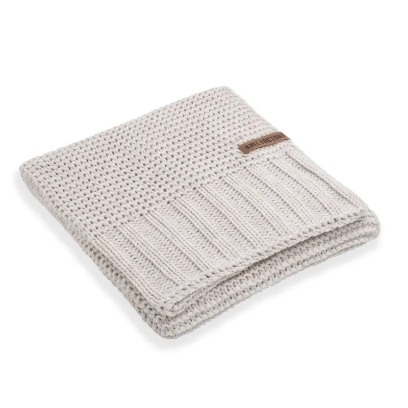 Knit Factory Vinz Decke 160x130 cm Glatt Beige