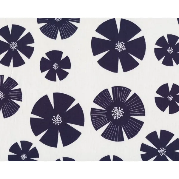 Patchworkstoff "Pure" mit Stempelblüten, gebrochenes weiß-dunkelblau