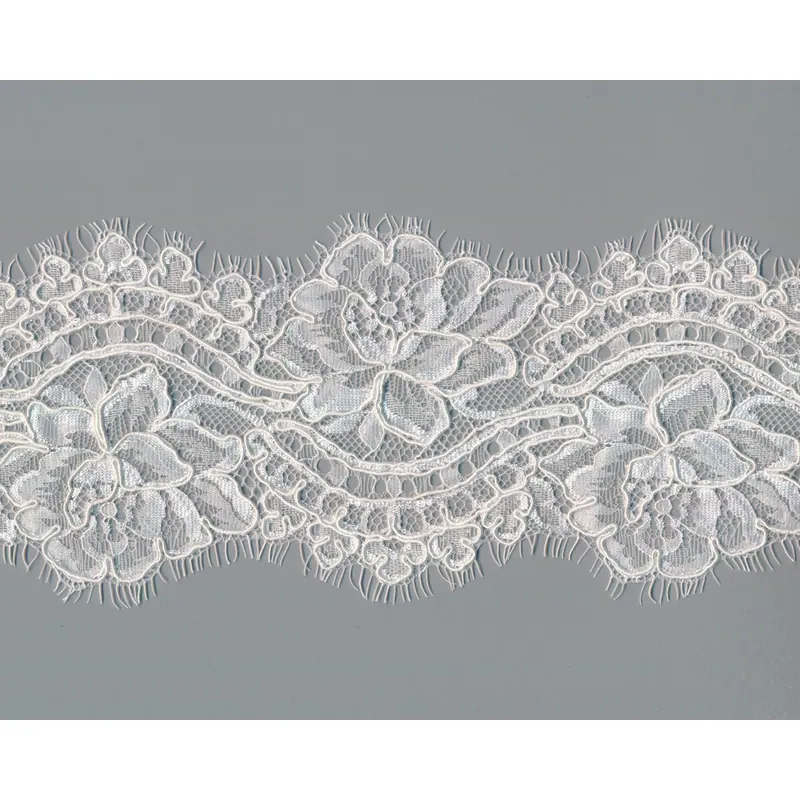 Spitzenband AMORE, beidseitige Bogenkante mit Rosen, 10 cm, wollweiß