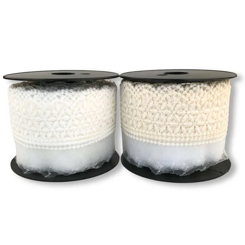 Spitzenband ELARA mit Bogenkante und Blütenmuster, 85 mm, weiß und creme